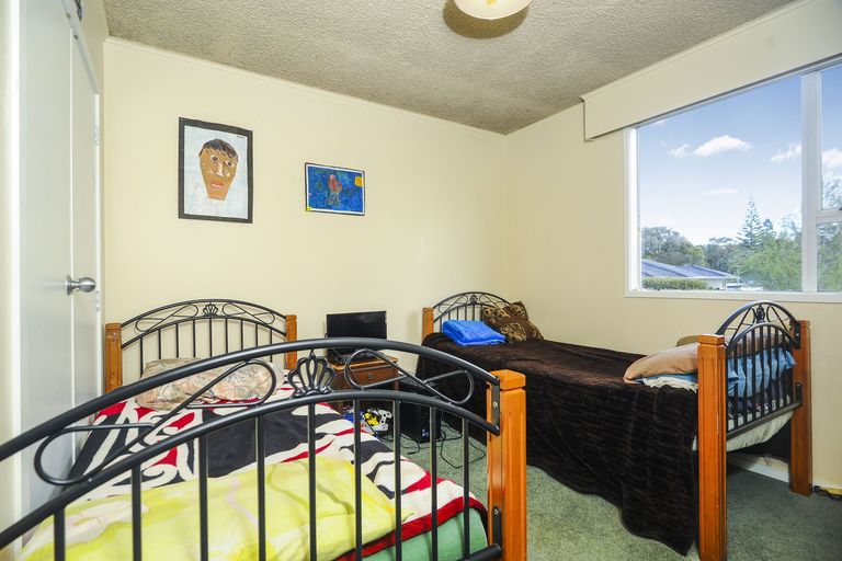 Photo of property in 36 Barron Drive, Green Bay, Auckland, 0604