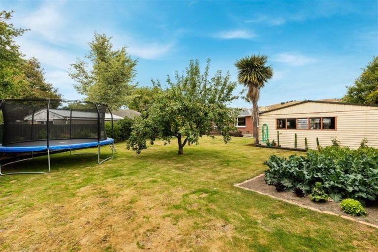 Photo of property in 16 Adams Place, Woolston, Christchurch, 8023