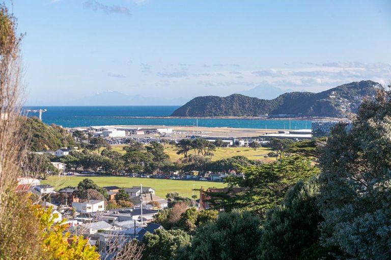 Photo of property in 196 Townsend Road, Miramar, Wellington, 6022