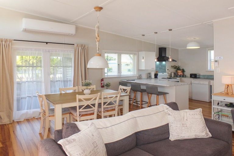 Photo of property in 1 Andresen Street, Foxton Beach, Foxton, 4815