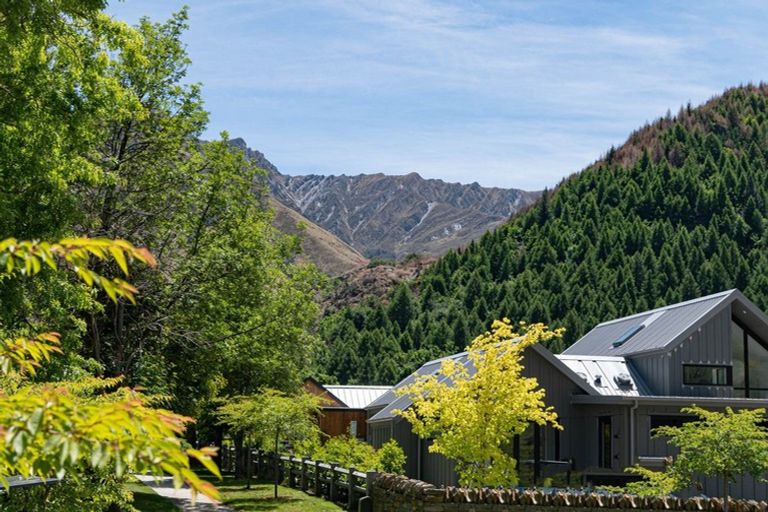 Photo of property in 22 Flynn Lane, Arrowtown, 9302
