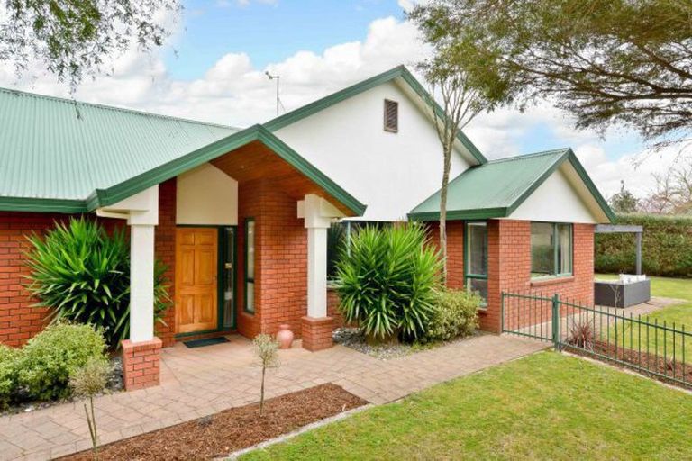 Photo of property in 39 Cairns Crescent, Rototuna, Hamilton, 3210