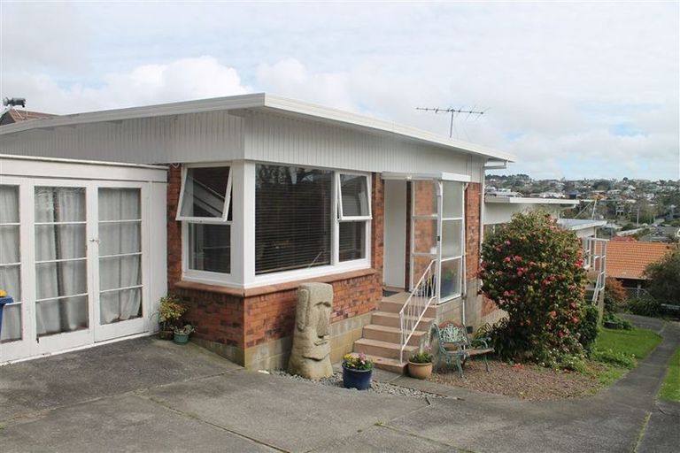 Photo of property in 2/7 Newhaven Terrace, Mairangi Bay, Auckland, 0630