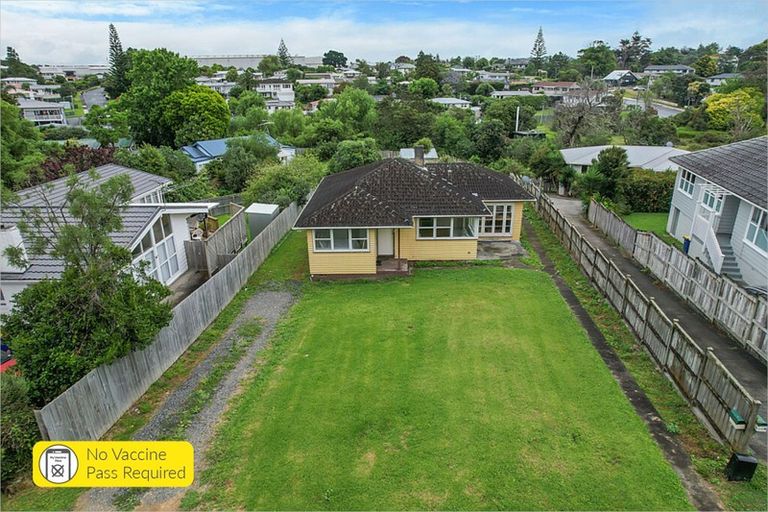 Photo of property in 24 Gill Avenue, Te Atatu Peninsula, Auckland, 0610