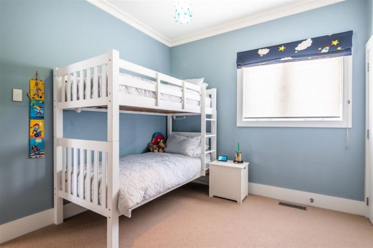 Photo of property in 30 Old Lake Road, Narrow Neck, Auckland, 0624