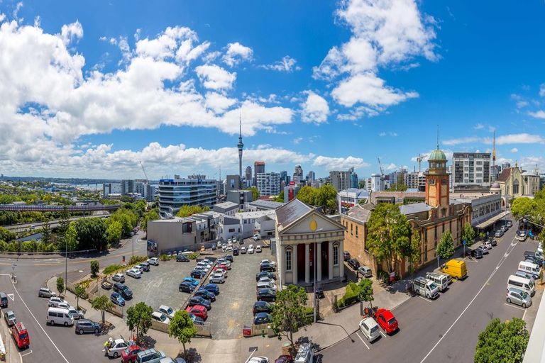 Photo of property in 22 Beresford Street, Bayswater, Auckland, 0622