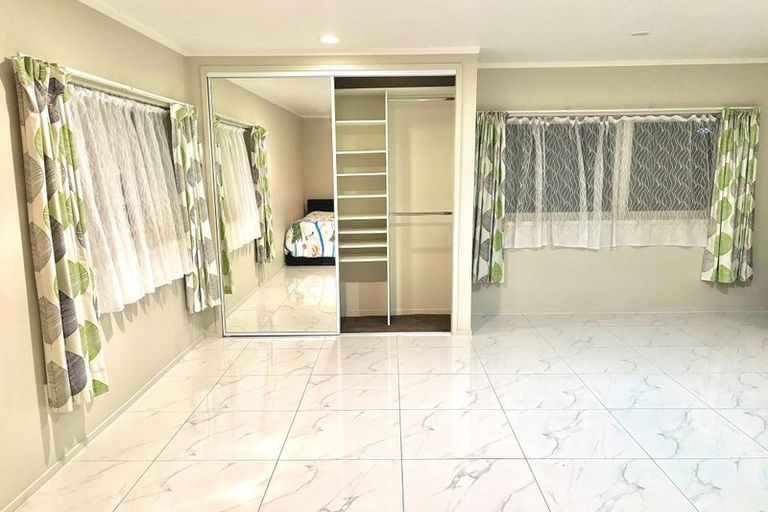 Photo of property in 40 Spence Road, Henderson, Auckland, 0612