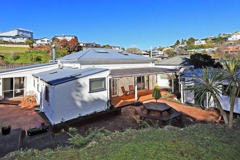 Photo of property in 10 Coote Road, Bluff Hill, Napier, 4110