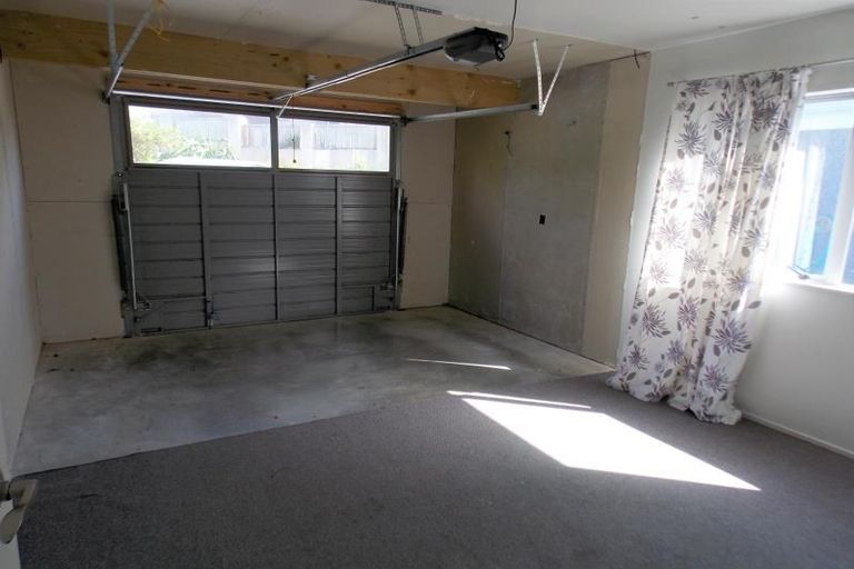 Photo of property in 24 Signallers Grove, Strathmore Park, Wellington, 6022