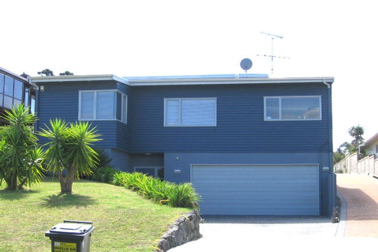 Photo of property in 19 Peter Terrace, Castor Bay, Auckland, 0620