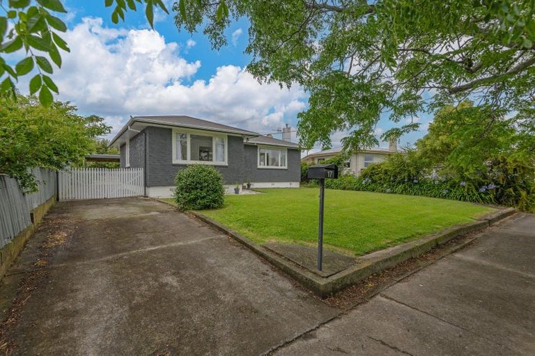 Photo of property in 17 Peters Avenue, Cloverlea, Palmerston North, 4412