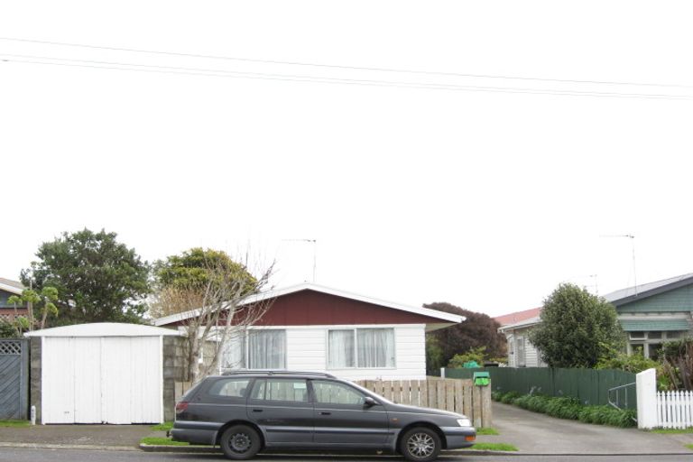 Photo of property in 14 Kowhai Street, Strandon, New Plymouth, 4312