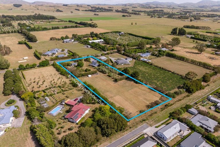 Photo of property in 8 Hawkins Drive, Martinborough, 5711