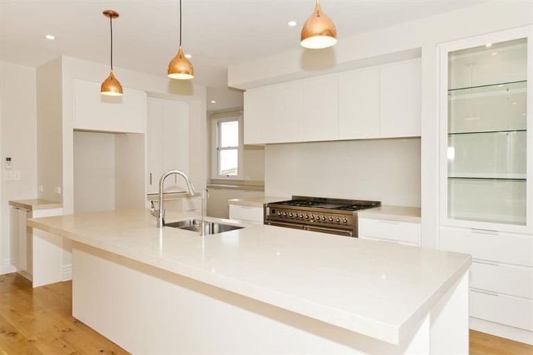 Photo of property in 4 Wakanui Street, Birkenhead, Auckland, 0626