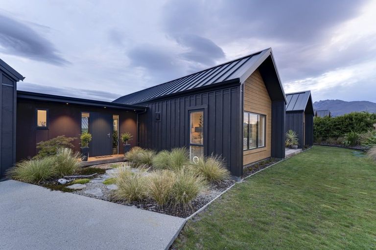 Photo of property in 11 Jacks Point Rise, Jacks Point, Queenstown, 9371