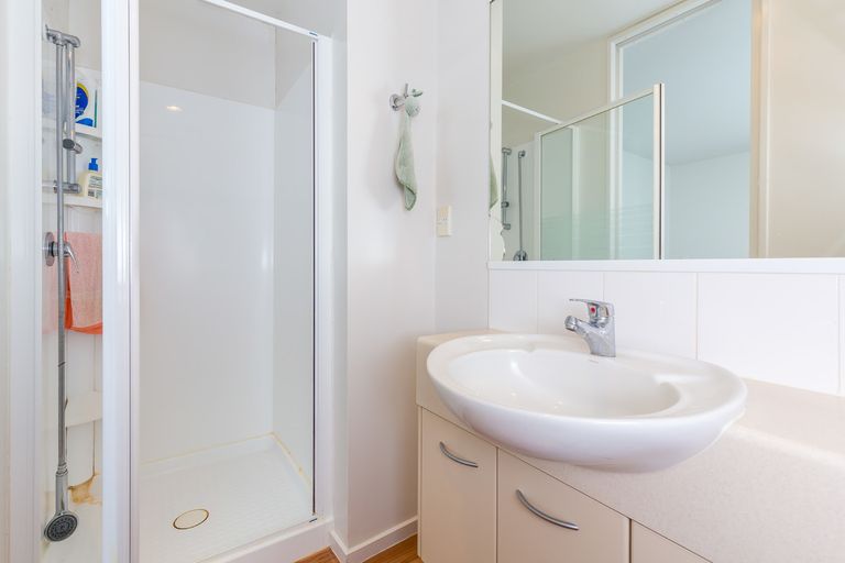 Photo of property in 22 Beresford Street, Bayswater, Auckland, 0622