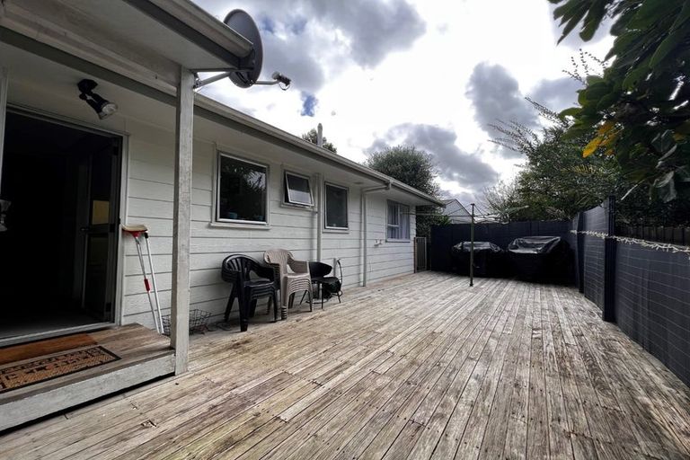 Photo of property in 1/27 Midgley Road, West Harbour, Auckland, 0618