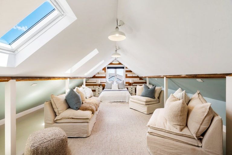 Photo of property in 28 Fitzroy Road, Bluff Hill, Napier, 4110