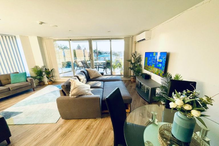 Photo of property in Bella Vista, 1a/84 Gunner Drive, Te Atatu Peninsula, Auckland, 0610