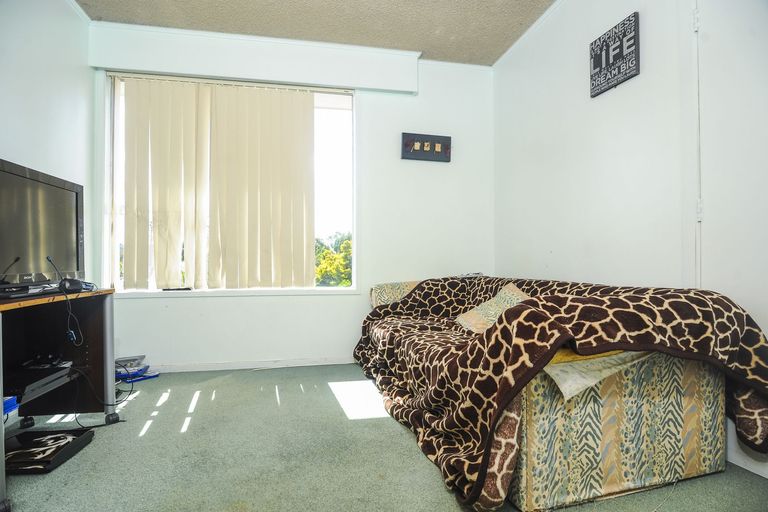 Photo of property in 36 Barron Drive, Green Bay, Auckland, 0604