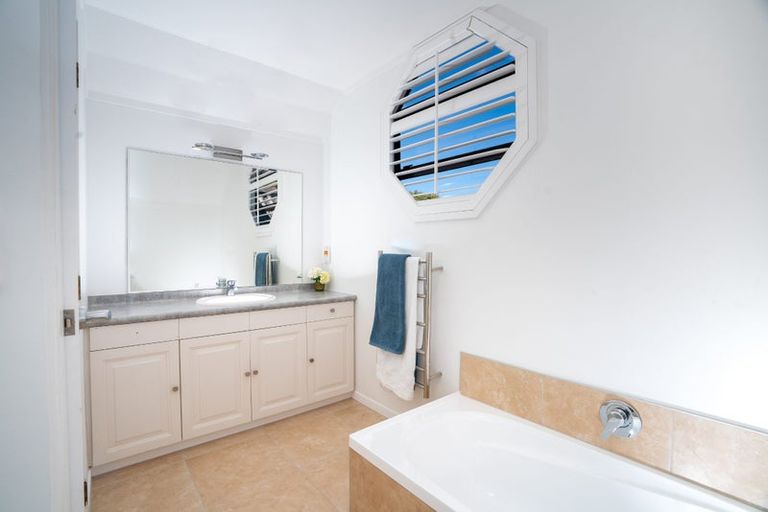 Photo of property in 5 Lavinia Grove, Waikanae Beach, Waikanae, 5036