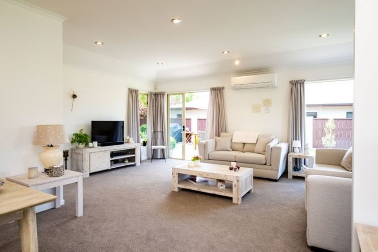 Photo of property in 17 Gillean Street, Havelock North, 4130