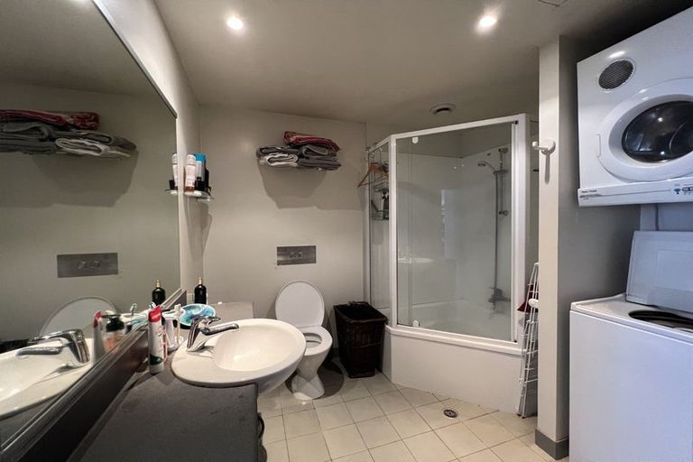 Photo of property in St Peters Apartments, 6e/192 Willis Street, Te Aro, Wellington, 6011
