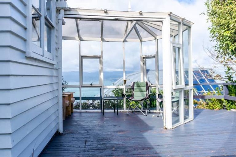 Photo of property in 94 Nicholson Road, Khandallah, Wellington, 6035