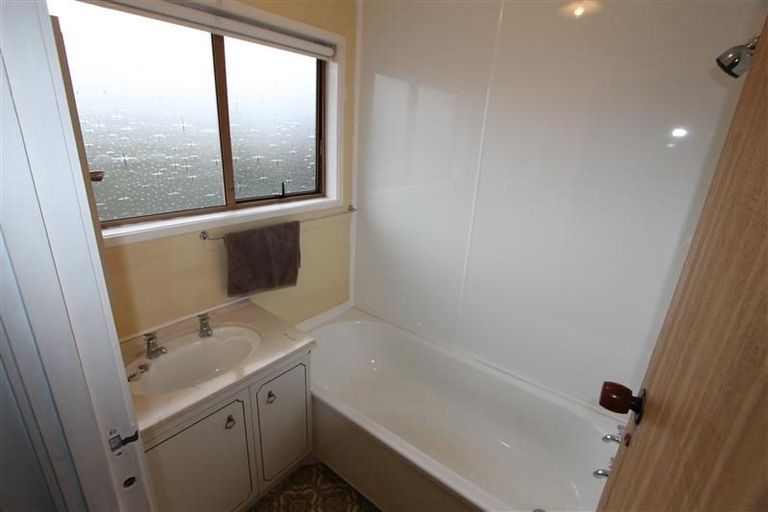 Photo of property in 1/8 Cezanne Place, New Lynn, Auckland, 0600