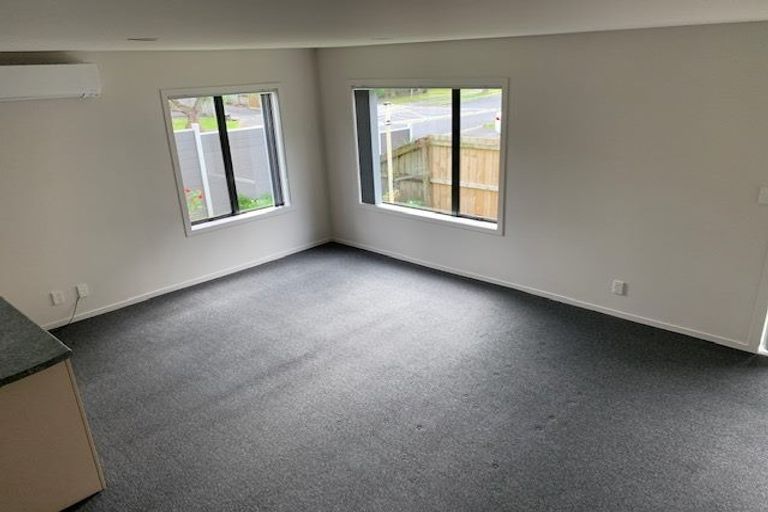 Photo of property in 1/25 Fields Parade, Oteha, Auckland, 0632