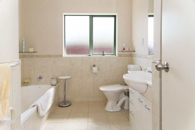 Photo of property in 50 Blackwood Drive, Wattle Downs, Auckland, 2103