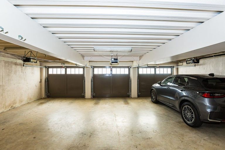 Photo of property in 6 Cheviot Road, Lowry Bay, Lower Hutt, 5013