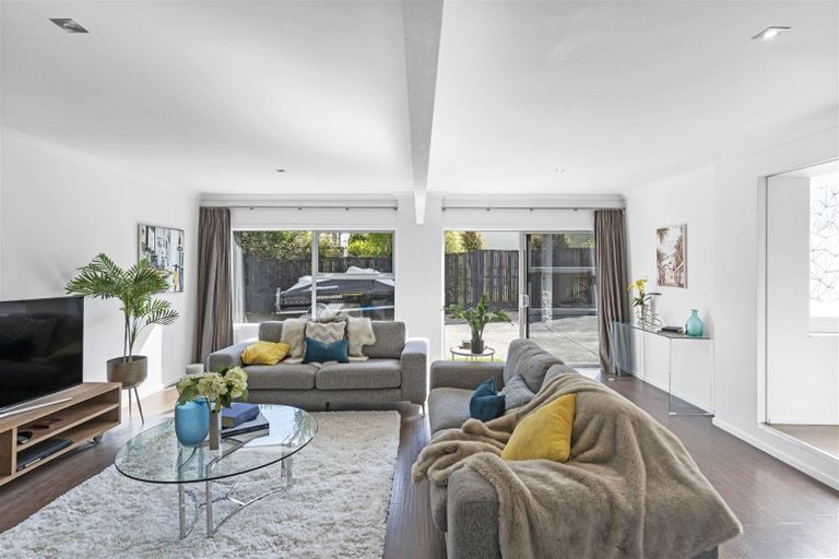 Photo of property in 24 Gulf Crest, Bucklands Beach, Auckland, 2012