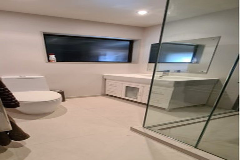 Photo of property in 3 The Terrace, Herald Island, Auckland, 0618