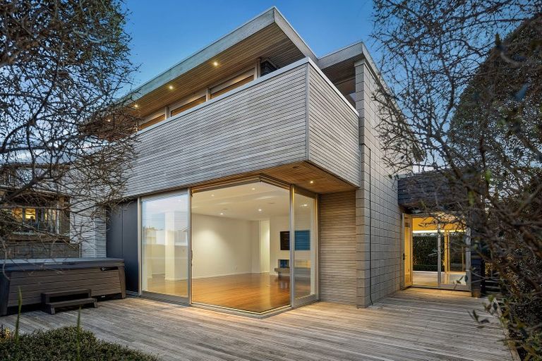 Photo of property in 28 Muritai Road, Milford, Auckland, 0620