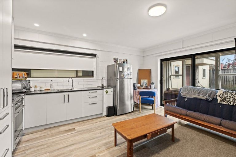 Photo of property in 6a Cutfield Street, Inglewood, 4330