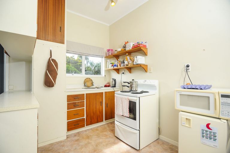 Photo of property in 36 Barron Drive, Green Bay, Auckland, 0604