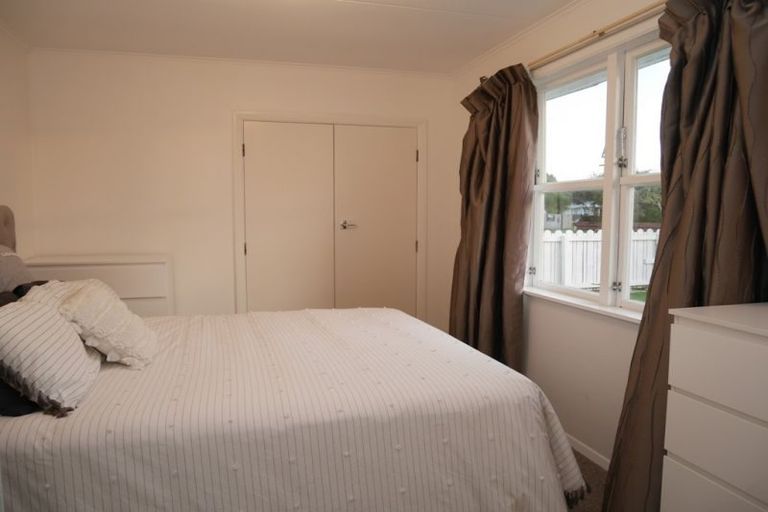 Photo of property in 21 Mazengarb Road, Paraparaumu Beach, Paraparaumu, 5032
