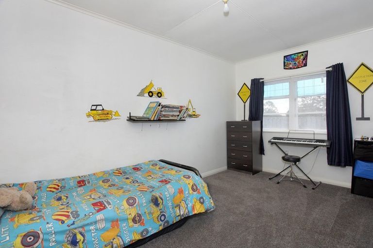 Photo of property in 64 Phillips Street, Sanson, 4817