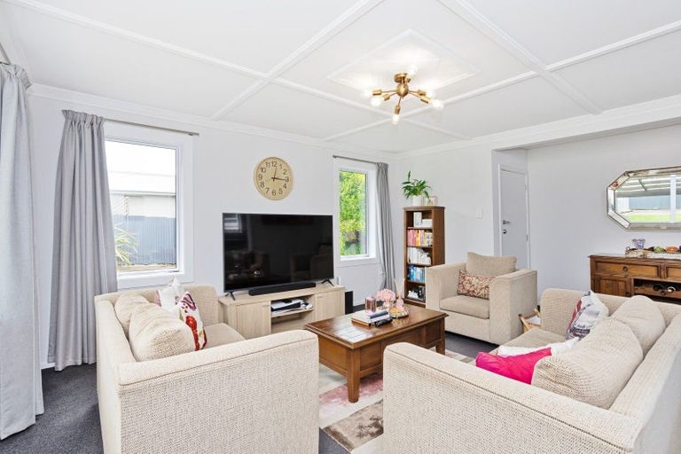 Photo of property in 12 Holloway Street, Waikiwi, Invercargill, 9810