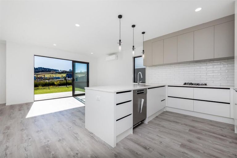 Photo of property in 8 Paparahi Place, Wainui, 0992