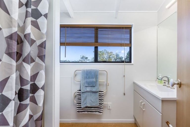 Photo of property in 14b Kaipatiki Road, Glenfield, Auckland, 0629