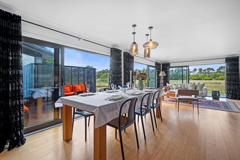 Photo of property in 216 Riverhead Road, Kumeu, 0892