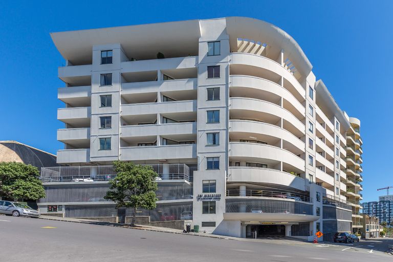 Photo of property in 22 Beresford Street, Bayswater, Auckland, 0622