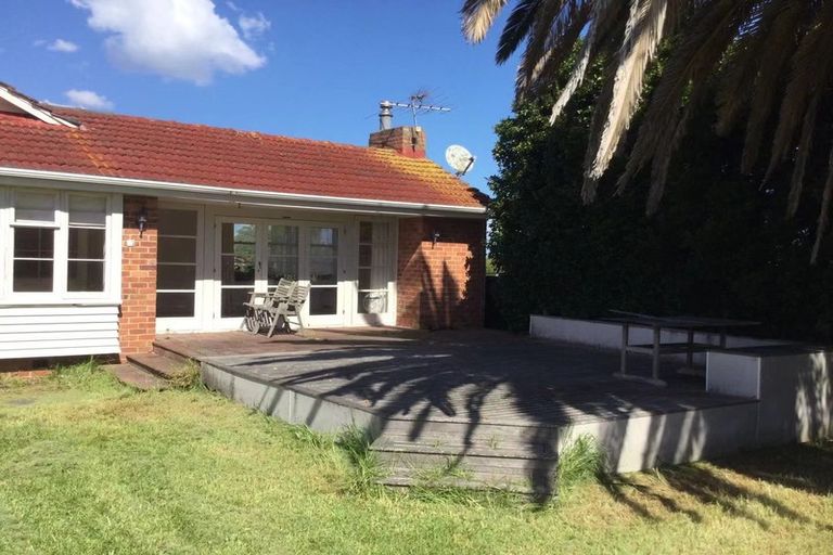 Photo of property in 34 Roberts Avenue, Bayswater, Auckland, 0622