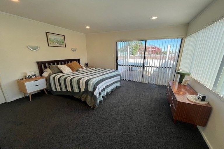 Photo of property in 32 Jillteresa Crescent, Half Moon Bay, Auckland, 2012