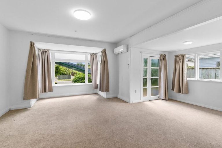 Photo of property in 88 Queenwood Road, Levin, 5510