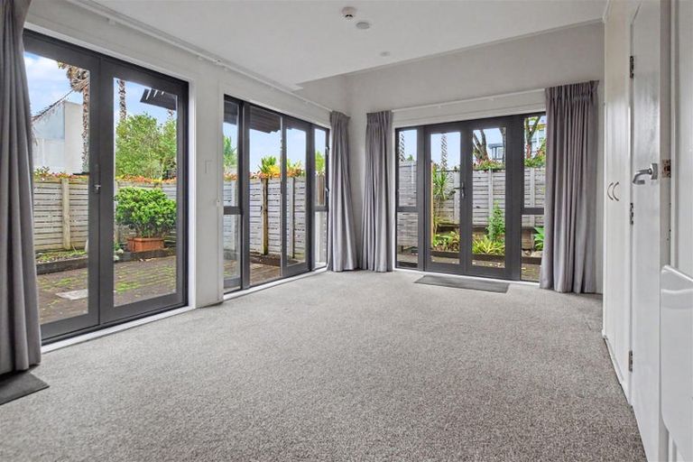 Photo of property in 24a/30 Westward Ho, Glen Eden, Auckland, 0602