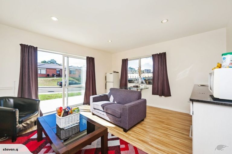 Photo of property in 106 Tiriwa Drive, Massey, Auckland, 0614