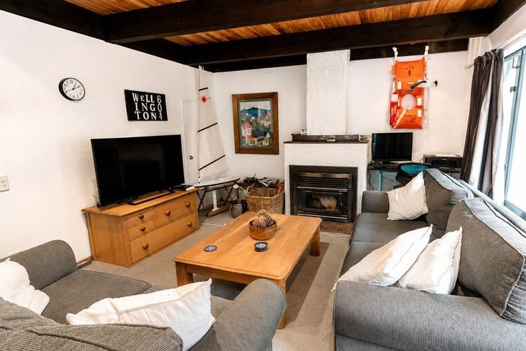 Photo of property in 2a Pitoitoi Road, Days Bay, Lower Hutt, 5013